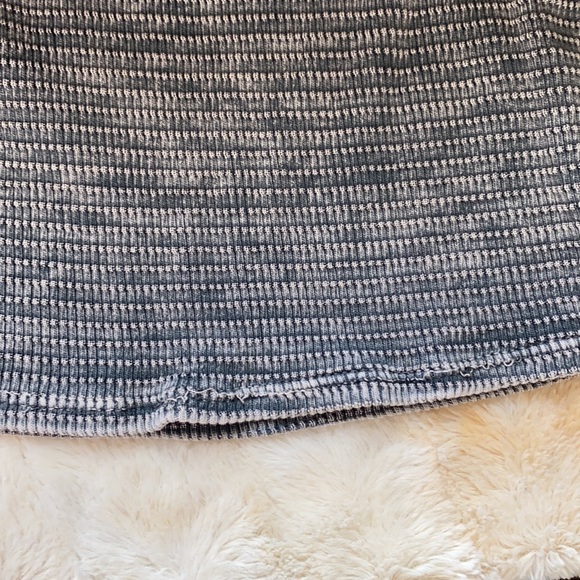 Cold shoulder crop top Size medium - Picture 7 of 12